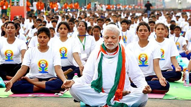 Prime Minister Narendra Modi at the Rajpath to mark International Day of Yoga in 2015.(Ajay Aggarwal/HT Photo)