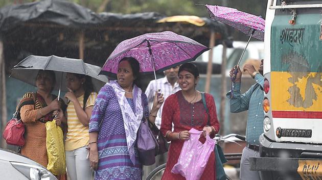 Heavy rains lashed the city late Monday night, continuing into the morning hours. (Raj K Raj/HT Photo) Heavy rains lashed the city late Monday night, continuing into the morning hours. (Raj K Raj/HT Photo)