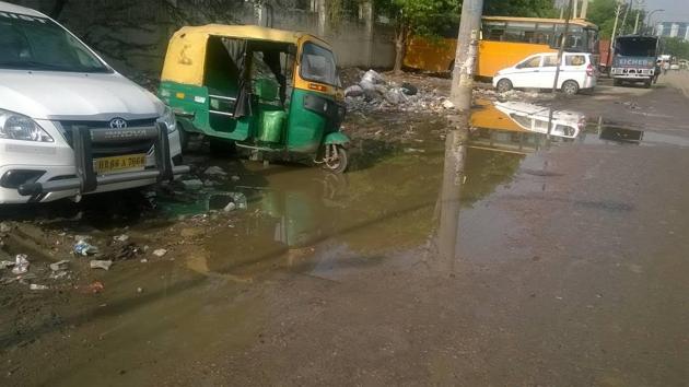 The recent rain has worsened the problem. Garbage has mixed with rainwater to create a mess and people are unable to walk on the stretch. (HT Photo) The recent rain has worsened the problem. Garbage has mixed with rainwater to create a mess and people are unable to walk on the stretch. (HT Photo)