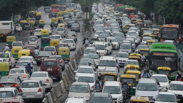 Traffic jam on Inner Ring road. Masssive jams were observed in multiple locations with cab prices surging as a response. (Burhaan Kinu/HT Photo) Traffic jam on Inner Ring road. Masssive jams were observed in multiple locations with cab prices surging as a response. (Burhaan Kinu/HT Photo)