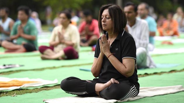 A large group performs yoga at Lodhi Garden in New Delhi on June 18, 2017. (Arvind Yadav/HT Photo) A large group performs yoga at Lodhi Garden in New Delhi on June 18, 2017. (Arvind Yadav/HT Photo)