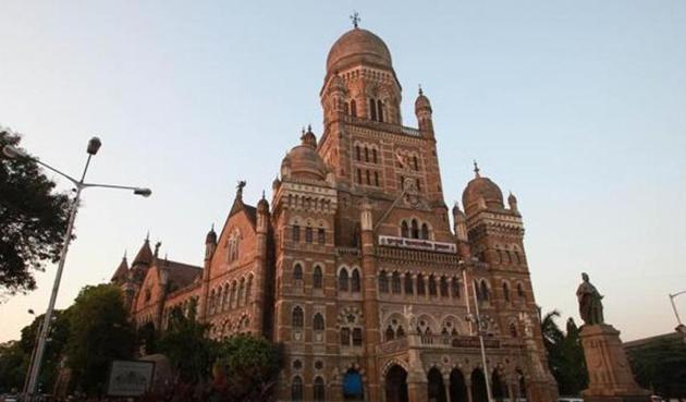 Municipal Commissioner Ajoy Mehta said in February this year that it “does not make sense for the Brihanmumbai Municipal Corporation to issue bonds because they are riskier than fixed deposits” which it has enough of. (HT) Municipal Commissioner Ajoy Mehta said in February this year that it “does not make sense for the Brihanmumbai Municipal Corporation to issue bonds because they are riskier than fixed deposits” which it has enough of. (HT)
