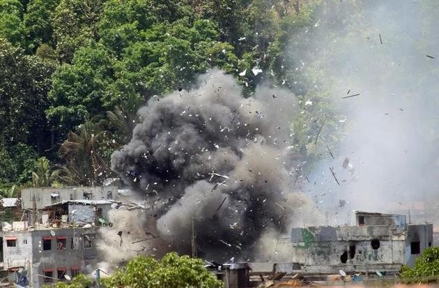 Debris and smoke are seen after an OV-10 Bronco aircraft released a bomb during an airstrike, as government forces continue their assault against insurgents from the Maute group, who have taken over large parts of Marawi City, Philippines, June 20. (Reuters photo) Debris and smoke are seen after an OV-10 Bronco aircraft released a bomb during an airstrike, as government forces continue their assault against insurgents from the Maute group, who have taken over large parts of Marawi City, Philippines, June 20. (Reuters photo)