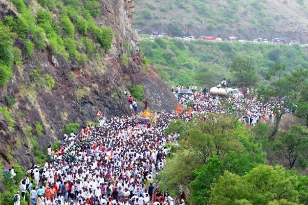 The Wari is Maharashtra’s biggest pilgrimage. Warkaris walk through Dive Ghat around 20-25 km away from Pune, and the pilgrimage concludes in Solapur. (Pratham Gokhale/HT PHOTO) The Wari is Maharashtra’s biggest pilgrimage. Warkaris walk through Dive Ghat around 20-25 km away from Pune, and the pilgrimage concludes in Solapur. (Pratham Gokhale/HT PHOTO)