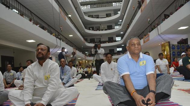 (Right) Union minister and Ghaziabad MP General (retired) V K Singh and Uttar Pradesh minister Suresh Khanna lead the yoga day celebrations at IMS Engineering College in Ghaziabad on Wednesday. (Sakib Ali/HT Photo) (Right) Union minister and Ghaziabad MP General (retired) V K Singh and Uttar Pradesh minister Suresh Khanna lead the yoga day celebrations at IMS Engineering College in Ghaziabad on Wednesday. (Sakib Ali/HT Photo)