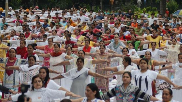 Residents of Ludhiana showing off their yoga moves at Rakh Bagh on International Yoga Day. (Jagtinder Singh Grewal/HT) Residents of Ludhiana showing off their yoga moves at Rakh Bagh on International Yoga Day. (Jagtinder Singh Grewal/HT)