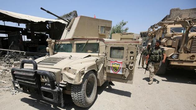 Members of the Iraqi forces walk past parked humvees and armoured vehicles during the advance towards the Old City of Mosul as the ongoing offensive continues to retake the last district still held by the Islamic State (IS) group. (AFP Photo) Members of the Iraqi forces walk past parked humvees and armoured vehicles during the advance towards the Old City of Mosul as the ongoing offensive continues to retake the last district still held by the Islamic State (IS) group. (AFP Photo)