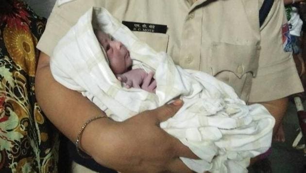 Jhanvi Jadhav was on her way to a hospital when she delivered at the station.(HT Photo)