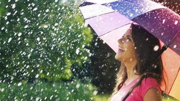 Go for fabrics like cotton and chiffon, as they dry out quickly. (Istock) Go for fabrics like cotton and chiffon, as they dry out quickly. (Istock)