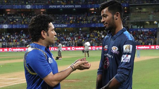 Sachin Tendulkar and Hardik Pandya in conversation after Mumbai Indians’ Indian Premier League (IPL) encounter.(Twitter)