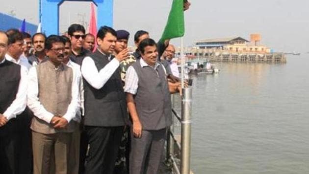 Chief minister Devendra Fadnavis and Union minister Nitin Gadkari had laid the foundation stone for water transport terminal at Ferry Wharf.(HT)