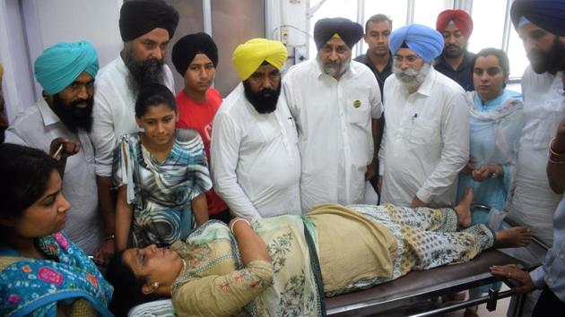 Shiromani Akali Dal president Sukhbir Singh Badal, leader of Opposition HS Phoolka and SAD leader Bikram Singh Majithia along with other leaders visiting AAP MLA Sarabjit Kaur Manuke at Government Medical Superspecialty Hospital, Sector 16, Chandigarh on Thursday. (Sanjeev Sharma/HT Photo) 