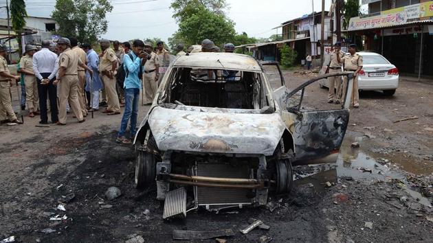 Cars, bikes, tyres, and even a police van with weapons were set on fire. (Rishikesh Choudhary/HT PHOTO) 