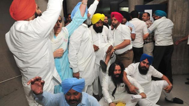 Leader of opposition HS Phoolka later claimed that turbans of three party legislators – Manjit Singh, Pirmal Singh and Jai Kishan Rody – were tossed in the melee. (Sanjeev Sharma/HT Photo) Leader of opposition HS Phoolka later claimed that turbans of three party legislators – Manjit Singh, Pirmal Singh and Jai Kishan Rody – were tossed in the melee. (Sanjeev Sharma/HT Photo)