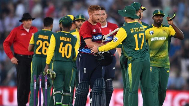 England's Jonny Bairstow (C) shakes hands with South Africa's AB de Villiers after steering the hosts to an easy win in the Twenty20 International at The Ageas Bowl in Southampton. (AFP) England's Jonny Bairstow (C) shakes hands with South Africa's AB de Villiers after steering the hosts to an easy win in the Twenty20 International at The Ageas Bowl in Southampton. (AFP)