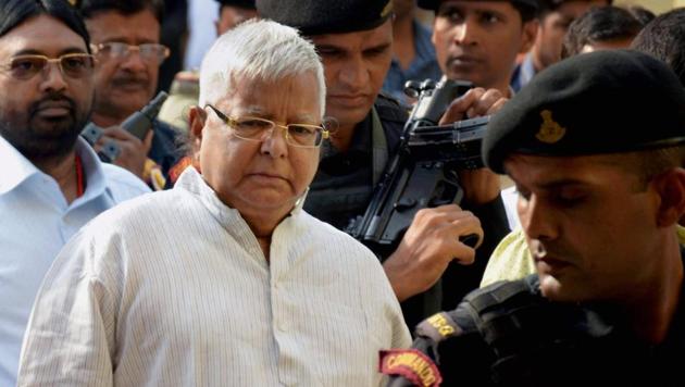 RJD leader and former Bihar chief minister Lalu Prasad arrives at a special CBI court in Ranchi on Thursday connection with the multi-crore fodder scam case.(PTI Photo) RJD leader and former Bihar chief minister Lalu Prasad arrives at a special CBI court in Ranchi on Thursday connection with the multi-crore fodder scam case.(PTI Photo)