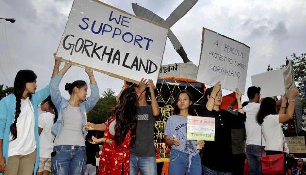 Members of the Jharkhand Gorkha Society hold placards to demand a state of Gorkhaland during a protest in Ranchi.(PTI) Members of the Jharkhand Gorkha Society hold placards to demand a state of Gorkhaland during a protest in Ranchi.(PTI)