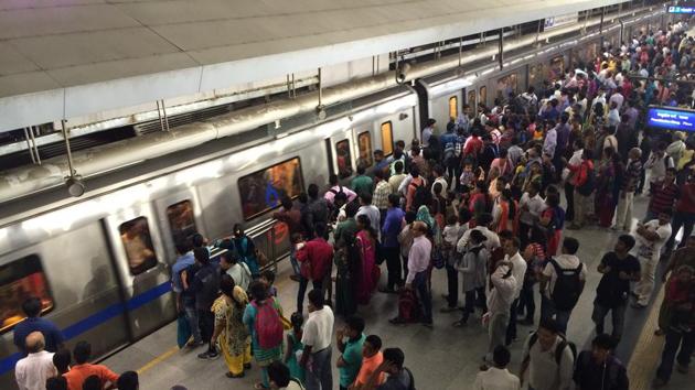 Commuters travelling between 8am and 11am complained that the trains, which take two minutes to go from one station to another, took up to 10 minutes on Thursday.(Saumya Khandelwal/HT PHOTO)