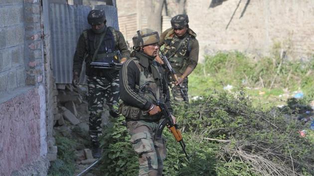 Indian Army personnel during an operation on the outskirts of south Kashmir’s Pulwama district.(HT File Photo)