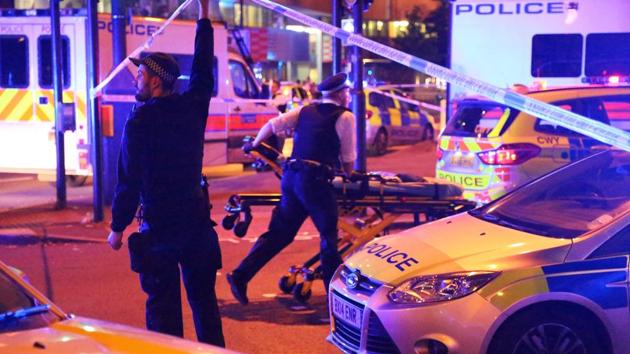 Police officers attend to the scene after a vehicle collided with pedestrians in the Finsbury Park neighbourhood of North London, Britain June 19, 2017. REUTERS/James Cropper (REUTERS) Police officers attend to the scene after a vehicle collided with pedestrians in the Finsbury Park neighbourhood of North London, Britain June 19, 2017. REUTERS/James Cropper (REUTERS)