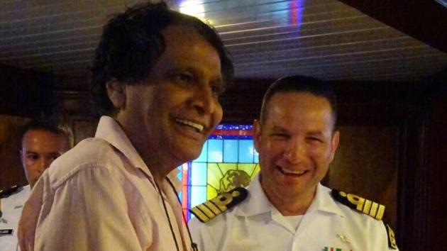 Union railway minister Suresh Prabhu with Captain Rafael Antonio Lagunes Arteaga. (HT PHOTO)