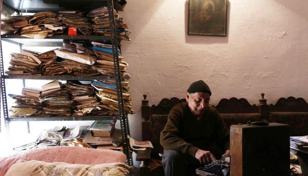 RV Smith now rarely steps outside his second-floor flat in which he lives with his wife and four children (Mayank Austen Soofi / HT Photo) RV Smith now rarely steps outside his second-floor flat in which he lives with his wife and four children (Mayank Austen Soofi / HT Photo)