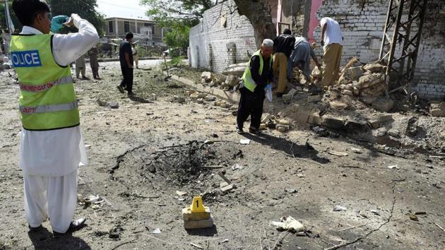 A powerful car bombing near the office of the provincial police chief in southwestern Pakistan on Friday killed 11 people and wounded 20 earlier on Friday. (AFP Photo) A powerful car bombing near the office of the provincial police chief in southwestern Pakistan on Friday killed 11 people and wounded 20 earlier on Friday. (AFP Photo)