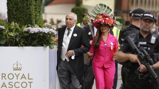 Innes Hernandes, wears an ornate hat as she walks past armed policemen as she arrives on the third day of the Royal Ascot horse race. (Alastair Grant / AP) Innes Hernandes, wears an ornate hat as she walks past armed policemen as she arrives on the third day of the Royal Ascot horse race. (Alastair Grant / AP)
