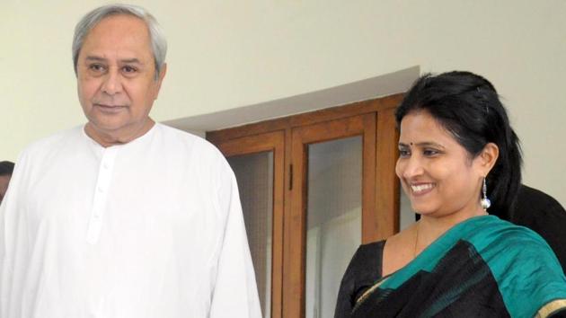 Chief minister Naveen Patnaik with Congress spokesperson Sulochana Das after she joined the BJD. (Arabinda Mahapatra/HT photo) Chief minister Naveen Patnaik with Congress spokesperson Sulochana Das after she joined the BJD. (Arabinda Mahapatra/HT photo)