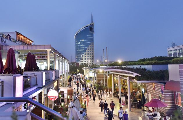 Wendy’s at Gurgaon’s CyberHub was one of the two pubs to be fined on Wednesday. (Sanjeev Verma/HT FILE PHOTO) Wendy’s at Gurgaon’s CyberHub was one of the two pubs to be fined on Wednesday. (Sanjeev Verma/HT FILE PHOTO)