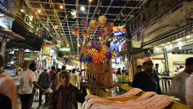 A market in Old Delhi seen decorated during Ramzan and in anticipation of Eid-ul-Fitr in Delhi. (Arun Sharma/HT PHOTO) A market in Old Delhi seen decorated during Ramzan and in anticipation of Eid-ul-Fitr in Delhi. (Arun Sharma/HT PHOTO)