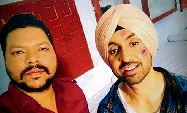 Harry Rampal with ‘Super Singh’ actor Diljit Dosanjh (HT Photo) Harry Rampal with ‘Super Singh’ actor Diljit Dosanjh (HT Photo)