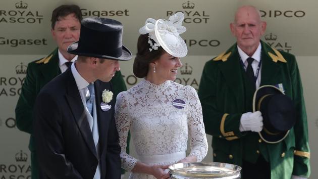 Britain's Prince William, Duke of Cambridge, (2L) and Britain's Catherine, Duchess of Cambridge (C), wait to present Puerto Rican-born American jockey John Velazquez with the trophy, after he rode Lady Aurelia to win the King's Stand Stakes horse race on day one of the Royal Ascot horse racing meet, in Ascot, west of London. (Daniel LEAL-OLIVAS / AFP) Britain's Prince William, Duke of Cambridge, (2L) and Britain's Catherine, Duchess of Cambridge (C), wait to present Puerto Rican-born American jockey John Velazquez with the trophy, after he rode Lady Aurelia to win the King's Stand Stakes horse race on day one of the Royal Ascot horse racing meet, in Ascot, west of London. (Daniel LEAL-OLIVAS / AFP)