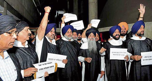 BLACK ROBE PROTEST: (From left) Three non-Sikh MLAs — BJP’s Som Parkash and Arun Narang, and SAD’s NK Sharma — wear ‘patka’ and turban to express solidarity in protest with SAD chief Sukhbir Badal and others, at the Vidhan Sabha complex in Chandigarh on Friday. (Keshav Singh/HT) BLACK ROBE PROTEST: (From left) Three non-Sikh MLAs — BJP’s Som Parkash and Arun Narang, and SAD’s NK Sharma — wear ‘patka’ and turban to express solidarity in protest with SAD chief Sukhbir Badal and others, at the Vidhan Sabha complex in Chandigarh on Friday. (Keshav Singh/HT)