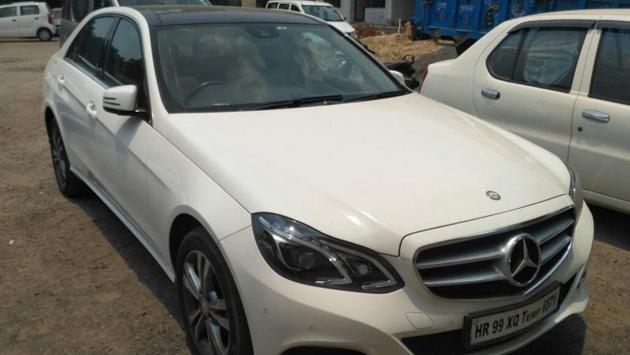 Fazilpuria, who resides in Gurgaon, was driving a white Mercedes Benz with a temporary licence Haryana number, and the car was seized, police said.(HT PHOTO)