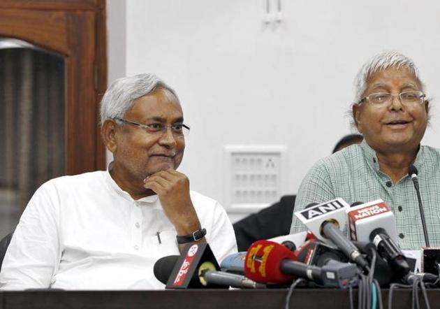 FADING BONHOMIE: The post 2015 assembly poll warmth between Nitish Kumar and Lalu Prasad has dissipated. (HT file photo) FADING BONHOMIE: The post 2015 assembly poll warmth between Nitish Kumar and Lalu Prasad has dissipated. (HT file photo)