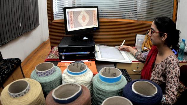 Keeping in mind the latest trends and the customer requirements, the artisans constantly try to offer innovative design. (Nitin Kanotra/HT Photo)
