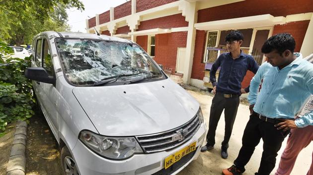 The car was seized and the driver detained after the police reached the spot where the cab driver was finally stopped. (Sanjeev Verma/HT Photo) The car was seized and the driver detained after the police reached the spot where the cab driver was finally stopped. (Sanjeev Verma/HT Photo)