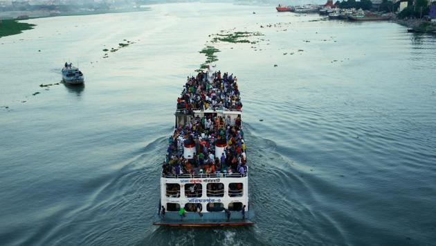 A ferry with passengers travelling home to celebrate Eid al-Fitr festival leaves Dhaka, Bangladesh on June 23, 2017. (Mohammad Ponir Hossain/REUTERS)
