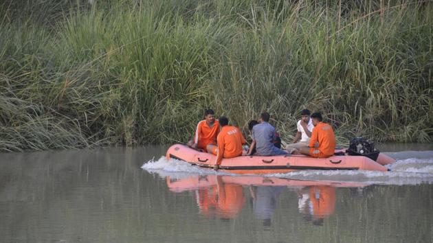 Shahbaz’s family members said that he had gone with some friends and his cousin for a bath but plunged into the deep waters. (Sakib Ali/HT Photo) Shahbaz’s family members said that he had gone with some friends and his cousin for a bath but plunged into the deep waters. (Sakib Ali/HT Photo)