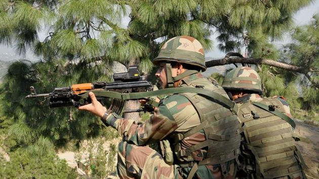 Pakistan violated the ceasefire along the LoC in Rajouri disctrict of Jammu and Kashmir.(PTI File Photo) Pakistan violated the ceasefire along the LoC in Rajouri disctrict of Jammu and Kashmir.(PTI File Photo)