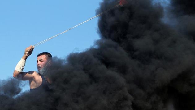 A Palestinian protester uses a sling to hurl stones at Israeli troops during clashes near the border between Israel and Central Gaza Strip on June 23, 2017. (Ibraheem Abu Mustafa/REUTERS)