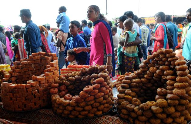 Under the project BHOG (Blissful Hygienic Offering to God), the Food Safety and Standards Authority of India asked the states to ensure that prasad served to devotees meet food safety standards.(HT Photo)