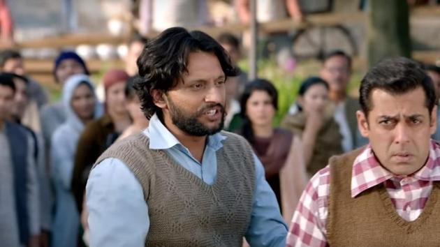 Salman Khan and Mohhamad Zeeshan Ayyub in a still from Tubelight. Salman Khan and Mohhamad Zeeshan Ayyub in a still from Tubelight.