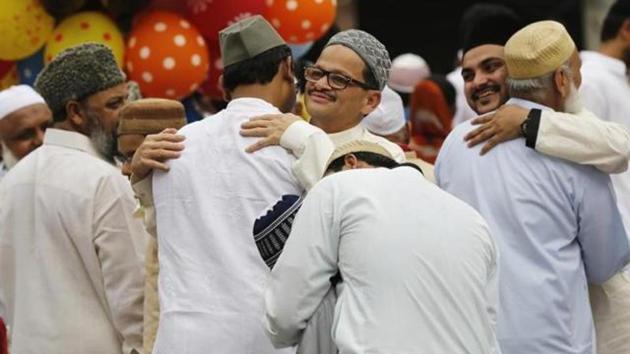 People embrace and greet each other after offering prayers at Fatehpuri Masjid in New Delhi. (Sanchit Khanna/HT File Photo) People embrace and greet each other after offering prayers at Fatehpuri Masjid in New Delhi. (Sanchit Khanna/HT File Photo)