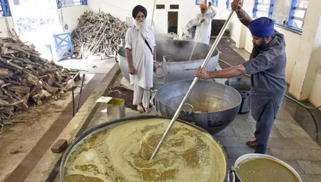 At present, liquid petroleum gas and wooden sticks are used as fuel for cooking food at Golden Temple in Amritsar.(HT File Photo)