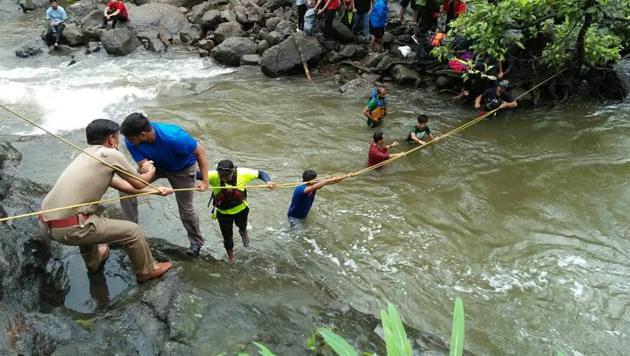 Raigad police and river rafters carried out a rescue operation soon after receiving an alert.(HT Photo)