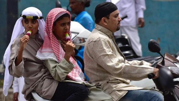Eid-ul-Fitr is also known as `sweet Eid’ because of the variety of sweet dishes being cooked and consumed on this day . (ARIJIT SEN / Hindustan Times)