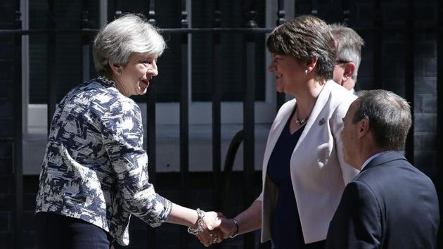 Britain's Prime Minister Theresa May (L) shakes hands with Democratic Unionist Party (DUP) leader Arlene Foster (C) as they arrive for a meeting at 10 Downing Street in central London on Monday. (AFP Photo) Britain's Prime Minister Theresa May (L) shakes hands with Democratic Unionist Party (DUP) leader Arlene Foster (C) as they arrive for a meeting at 10 Downing Street in central London on Monday. (AFP Photo)