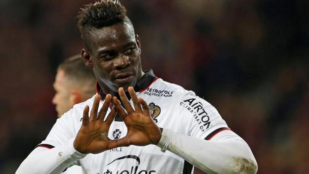 Nice's Mario Balotelli reacts after scoring for his team in Ligue 1. (REUTERS) Nice's Mario Balotelli reacts after scoring for his team in Ligue 1. (REUTERS)